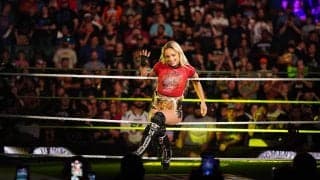 「オーラ半端ない」カリスマ金髪“悪女”レスラー、レッドカーペットで魅せた“大胆すぎる”衣装に反響…三池崇史監督の最新作に出演でも話題