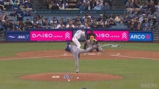 は？ストライク？大谷翔平、まさかの判定に思わず“首振り”のリアクション 「ひでえよそれは」「ド外」ブーイングの嵐