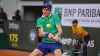 世界1位シナー、盤石の試合運びで2年連続ベスト4！世界62位を寄せつけず完勝[全仏オープン]