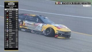 何が起きたんだ！？フォードの「足が…」あらぬ方向のまま緊急ピット→ガレージ直行の瞬間にファン驚愕「完全にもらい事故」