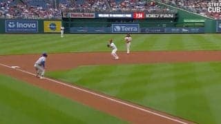 一体、何が起きた！？ 爆速男の“謎の動き”にイライラ「行かないんかい！」相手野手が混乱… カブスのPCA、絶妙すぎる“トリック走塁”にファン騒然