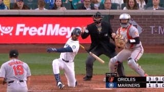 反則レベル！ 菅野智之、打者が混乱…“急落下する魔球”「エグい軌道」「すごい落ち幅」“膝つき空振り三振”で崩れ落ちてしまう