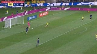 「やらかした」日本代表GK・谷晃生、自陣ゴール近くで痛恨のパスミス→大ピンチに「またやってるやん」「あぶねぇ」「ゴール前でミスは怖すぎる」あわや失点キックミスの瞬間