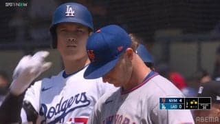 よくやった！大谷翔平にド軍ベテランが見せた“振る舞い” ボテボテ安打でも称賛→大谷も“合図”で応答…勝利への姿勢が光った一幕