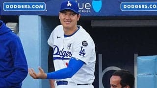 ド軍ベンチで発見…大谷翔平が手にした“謎の青”にX注目「材料が気になる」「どんな味だろ」