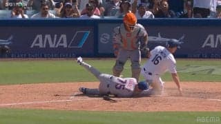 「なんだこりゃ」ドジャースの劇的同点シーンにファン騒然 三本間で挟まれたスミスが間一髪生還「WSだったら今世紀最大の珍プレー」