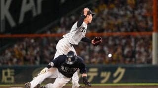 阪神・石井が頭部直撃交代→打ったオリ廣岡が危険スライディングで警告…甲子園騒然