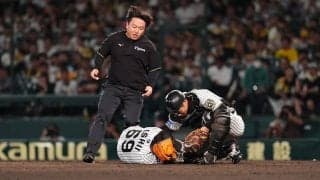 阪神・石井大智、頭部にライナー直撃　倒れ込み動けず担架で運ばれ交代…甲子園騒然