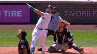 なんだこれは…？ “打ちすぎる両打ち捕手”の特大打球が落ちてこない「漫画かよw」 マ軍ローリー、MLB単独トップ24号にファン騒然「バケモノやな」