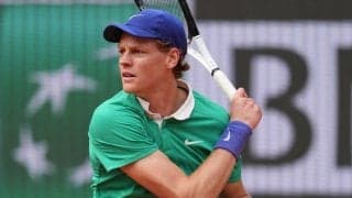 世界1位シナー、ジョコビッチとの新旧王者対決を制す！決勝は世界2位アルカラスとの大一番[全仏オープン]