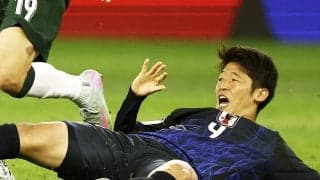 サッカー日本代表はなぜゴールを奪えなかったのか　佐藤寿人「守備ブロックを動かす作業は９番の仕事ではない」