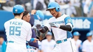 「その角度でスタンド上段いくの？」　万波の特大弾にファンも困惑「えぐすぎ」