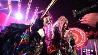 人気日本人女子レスラー、素顔で撮られた“ギャップ全開”私服ショットに世界中からコメント殺到 ド派手なスニーカーで決めポーズ「クールだ！」