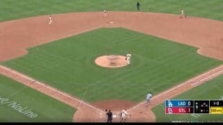 一体、何が起きた？ 大谷翔平、ゴロで想定外のハプニング…“まさかの展開”「マジかよ！」 打球が“謎の動き”→相手野手が混乱してしまう