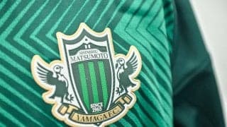 ｢松本城Tシャツ、買わねば｣J3松本山雅の“創設60周年”松本城プリントお手頃価格コンフィットTシャツが人気！｢かっこええな｣｢選手別は19年以来なのか｣の声