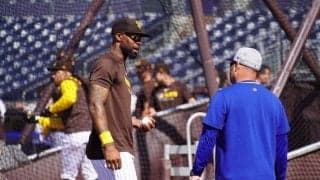 ド軍“功労者”と感動の交流　首位攻防戦前に…山本由伸＆ベッツらがヘイワードに駆け寄る