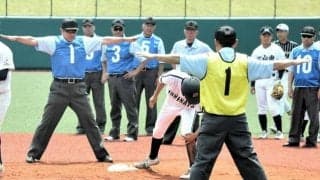 球児の夏へ、判定技術磨く　高校野球の審判講習会に60人
