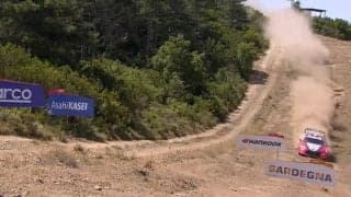 「どこ走ってるんや」猛スピードでコース外を“強引に走破” 超一流WRCドライバーのマシン制御に実況も驚き「凄いですね…コース左ですよ」