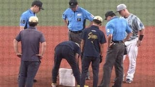 京セラDで珍事、固定ベースなのに動いちゃう…整備係4人でまさかの応急処置　牧も困惑顔