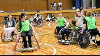 誰もが楽しめるパラスポーツを広めよう　佛教大で車いすバスケ体験会