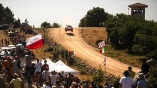 「車が跳んだ！？」世界最速ラリーカーの“大ジャンプ”に現地ギャラリーも大興奮 放送が拾うほど大きな「観客の叫び声」着地の瞬間に反響続々