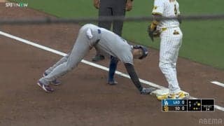 『持ってないよね！？』牽制球に“キョロ谷”化した大谷翔平がかわいい「わろてるアラエス」「翔平と仲いい」