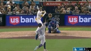 どうした…？ 野手登板キケ、謎の変則フォームで“まさかの投球”「緩急自在ｗ」 イニングまたぎで“火消し”… 投壊ド軍を助ける怪投