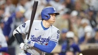 ドジャースがパドレスに勝ち越しで首位攻防戦制す 大谷翔平は三塁打で8試合連続安打　送球が足首にあたりヒヤリ