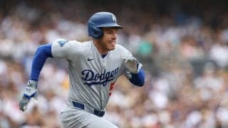 ウソだろ…フリーマン、ヘルメット飛ばし“激走” 前日の試合で足痛めるも驚きの全力疾走 ド軍ナインに火をつける献身的プレー