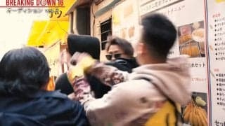 「ちょっとやめて！」“悪童”レオ、大阪の路地裏で二人組に絡まれる衝撃光景 レオ“ママ”たまらず絶叫、周囲騒然