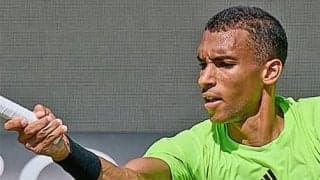 芝で身長2m超えビックサーバーに快勝