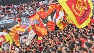 ｢やば!かわいすぎて優勝や!」J1名古屋の勝利の女神“弾丸観戦”カチューシャショットに反響！｢女神がメインスタンドにいたんだ｣｢天皇杯まで現地観戦とは｣の声