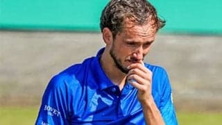  痛恨ダブルフォルト3本で敗退 