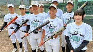 海南高校野球部100年記念に　OBが後輩らにTシャツやバット贈る