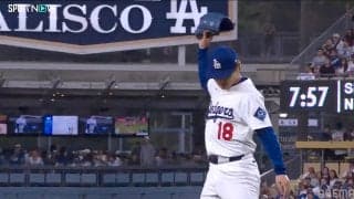 山本由伸が首を傾げ、ロバーツ監督は「ストライク！」声を荒げる　勝負を分けた一球…“まさかの判定”に泣き痛恨被弾