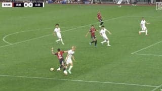 「PKだろ！」“不必要な足上げ”で接触→転倒もノーファウルで鹿島ベンチ激昂「曽ヶ端があんな怒ってるの初めて見た」猛抗議のGKコーチにイエローカード