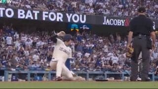 一体、何が起きた？ 大谷翔平、爆速走塁で“想定外のハプニング”「飛んだな…」 予想外のリアクションが話題に「笑ってるやん」