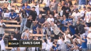 何してんだよ…！ 大谷翔平、弾丸アーチで観客に“ハプニング”「おかしいだろ」177キロ爆速ライナー→“素手キャッチ”で取りに行く「無茶しやがって…」