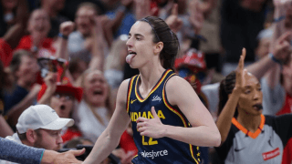 ケイトリン・クラークが43秒間で9得点…“満票新人王”が衝撃3連発で魅せる