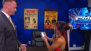 「なんてデザインだ」“日本アニメ大好き”女王レスラー、大胆すぎる“V字”衣装にネット騒然