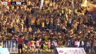 狂喜乱舞！ 30m直接FKゴラッソ→仲間たちの“俺が決めたぞ”爆走が話題沸騰「6月のJ2ベストゴール確定」「狂い具合が最高」「誰が決めたかわからんw」仙台がみちのくダービー劇的弾