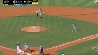 球場騒然！ 大谷翔平、爆速スライディングで“神生還”「美しすぎる」「速いな」 強肩野手からタッチアップ… 急加速して本塁突入