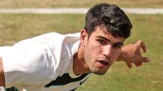  アルカラス 熱戦制し芝初戦突破 