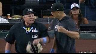 ふざけるなよ！“誤審続きの審判”にブチギレ「辞めさせろ」「酷すぎる」“不可解判定”に猛突進→逆ギレ退場処分が物議を醸す