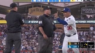 審判に大激怒！大谷への“報復死球”に激昂「めっちゃ怖い」「審判ヤバすぎ」 因縁の相手に“猛突進”… ド軍・ロバーツ監督の怒りが大爆発