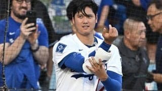 3死球で大荒れ、不穏な空気漂う試合後…大谷翔平が最優先にファンに伝えた1枚