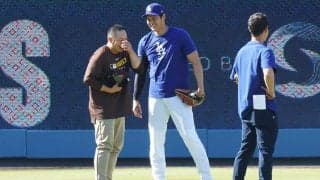 大谷翔平、ダルビッシュ＆松井裕樹と談笑　WBC戦士の交流…前日三振の左腕に深々お辞儀