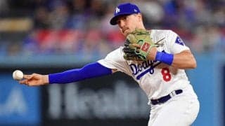 【MLB】ド軍始球式にサッカー界のレジェンド登場で大歓声「2人のスポーツ界のスター」　キケ相手のノーバウンド投球とユニ交換に熱視線