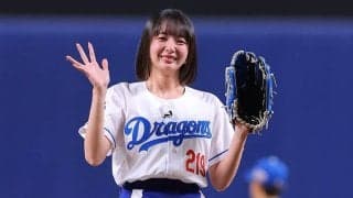 スカートお構いなし…“役満ボディー”美女が豪快足上げ　場内どよめき「さすがにすごい」