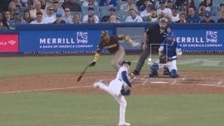 一体、何が起きた？ 山本由伸にピッチャーライナー直撃…“まさかの展開”「どうなってる？」スゴい体勢から“想定外のミラクルプレー”… ファン騒然